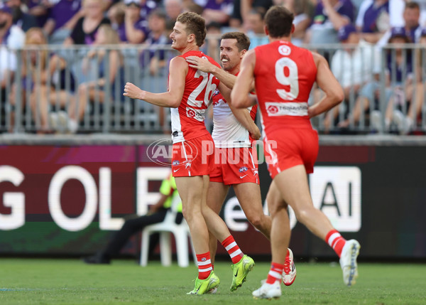 AFL 2025 Round 02 - Fremantle v Sydney - A-58060407