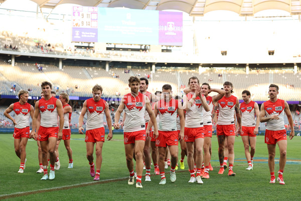 AFL 2025 Round 02 - Fremantle v Sydney - A-58060432
