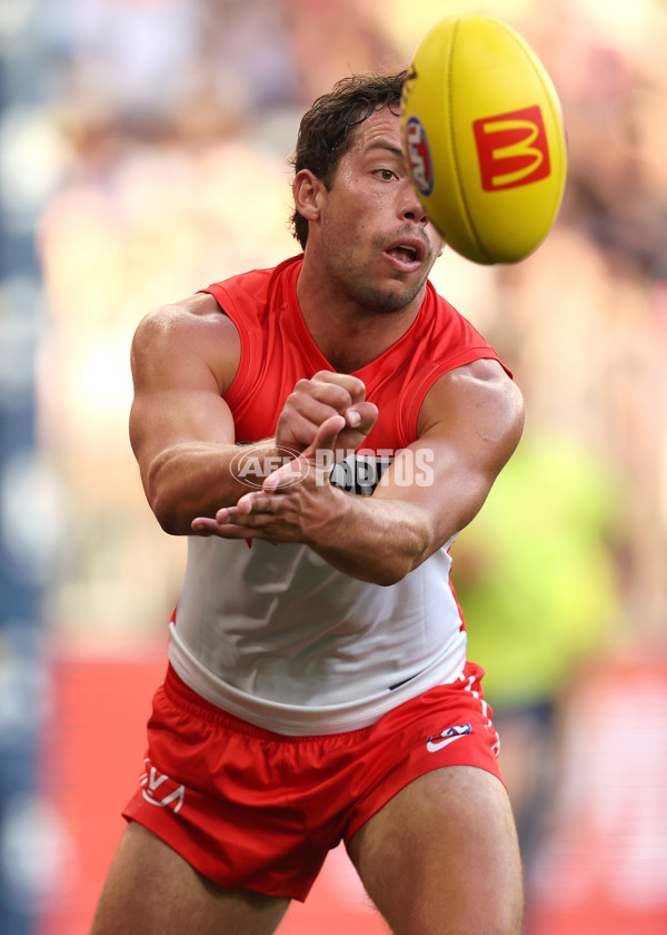 AFL 2025 Round 02 - Fremantle v Sydney - A-58060441