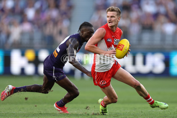 AFL 2025 Round 02 - Fremantle v Sydney - A-58060443