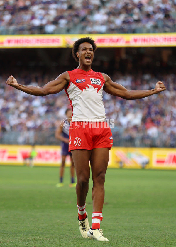 AFL 2025 Round 02 - Fremantle v Sydney - A-58060449