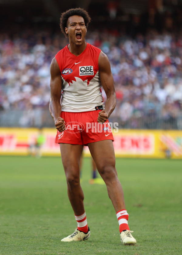 AFL 2025 Round 02 - Fremantle v Sydney - A-58060450