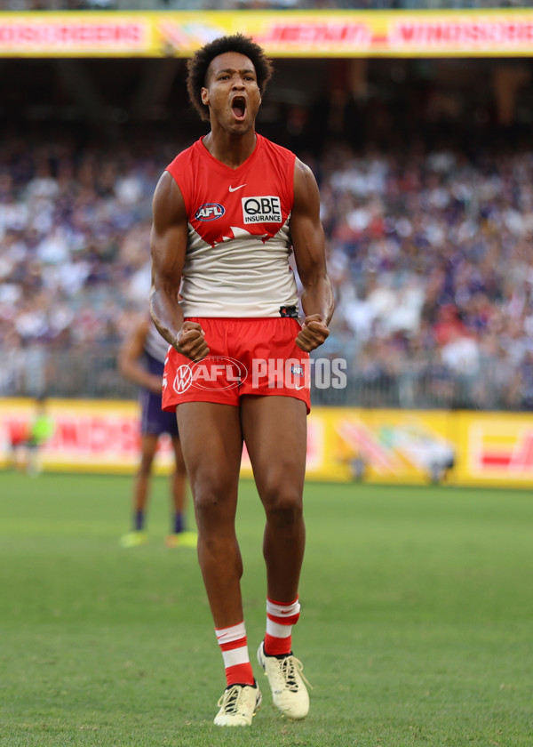 AFL 2025 Round 02 - Fremantle v Sydney - A-58060452