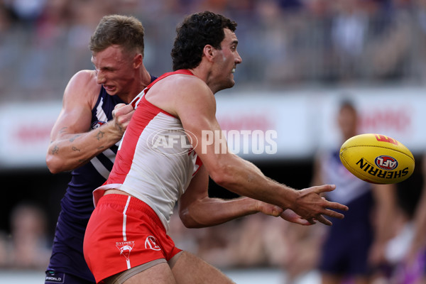 AFL 2025 Round 02 - Fremantle v Sydney - A-58060692
