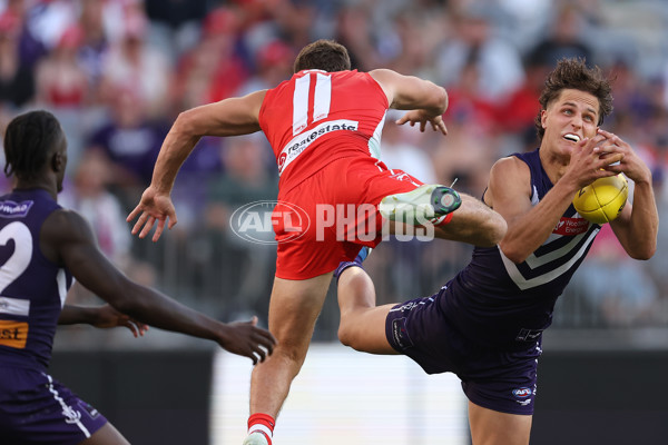 AFL 2025 Round 02 - Fremantle v Sydney - A-58060699