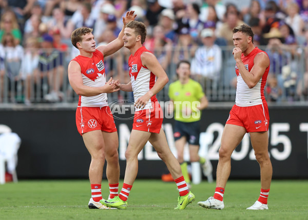 AFL 2025 Round 02 - Fremantle v Sydney - A-58060720