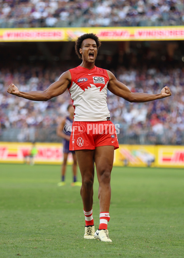 AFL 2025 Round 02 - Fremantle v Sydney - A-58060727
