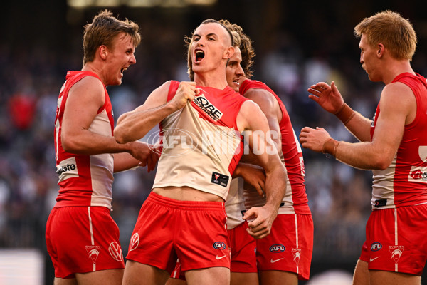 AFL 2025 Round 02 - Fremantle v Sydney - A-58060744