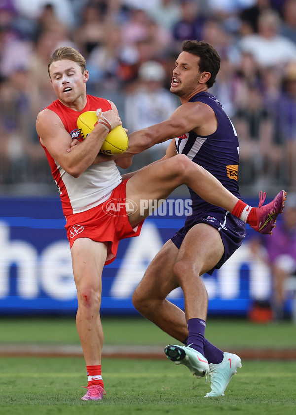AFL 2025 Round 02 - Fremantle v Sydney - A-58063011