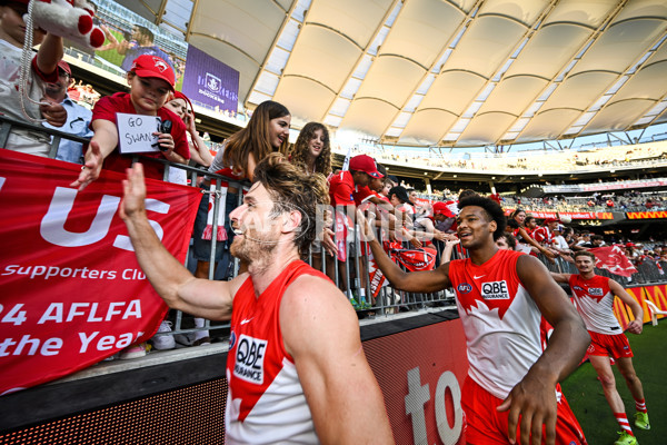 AFL 2025 Round 02 - Fremantle v Sydney - A-58063032
