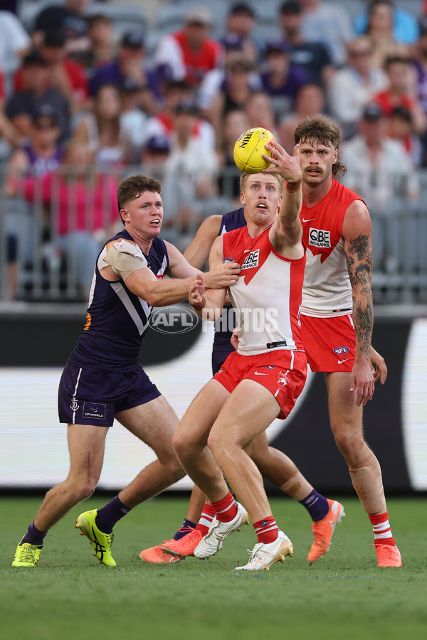 AFL 2025 Round 02 - Fremantle v Sydney - A-58063064