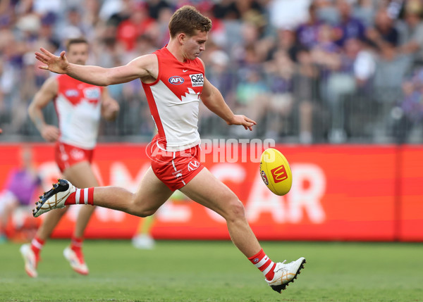 AFL 2025 Round 02 - Fremantle v Sydney - A-58063067
