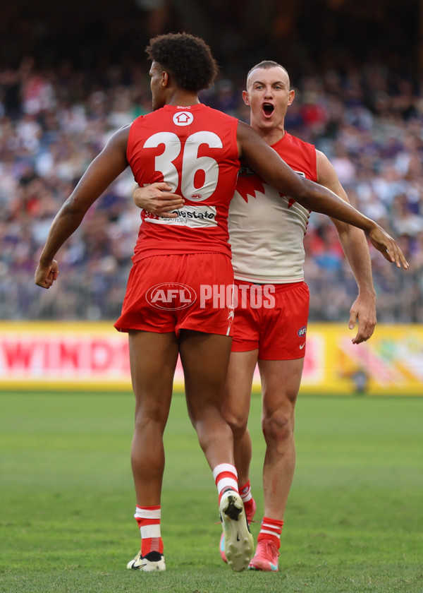 AFL 2025 Round 02 - Fremantle v Sydney - A-58063891