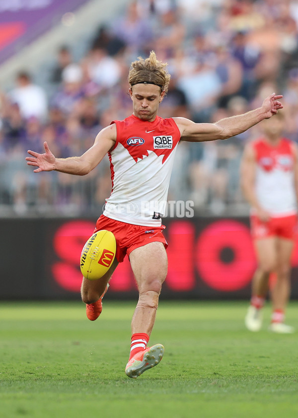 AFL 2025 Round 02 - Fremantle v Sydney - A-58063894
