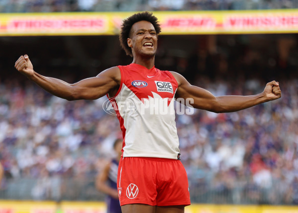 AFL 2025 Round 02 - Fremantle v Sydney - A-58063895
