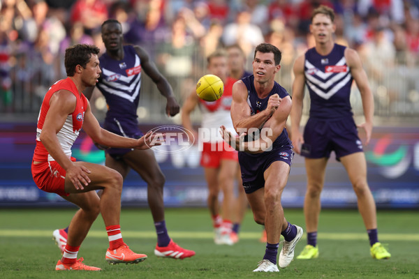 AFL 2025 Round 02 - Fremantle v Sydney - A-58063938