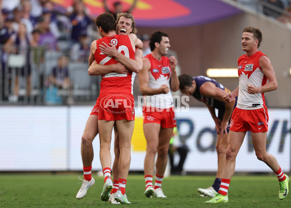 AFL 2025 Round 02 - Fremantle v Sydney - A-58063946