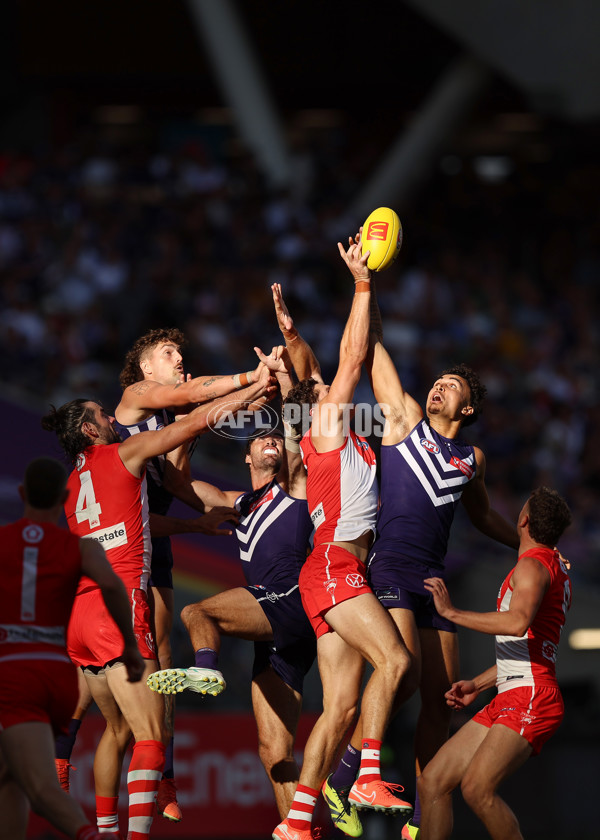 AFL 2025 Round 02 - Fremantle v Sydney - A-58063954