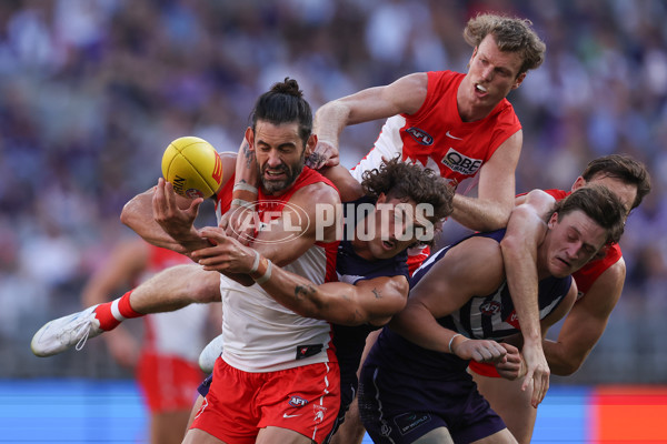 AFL 2025 Round 02 - Fremantle v Sydney - A-58063981