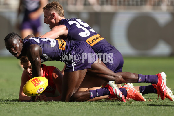 AFL 2025 Round 02 - Fremantle v Sydney - A-58065632