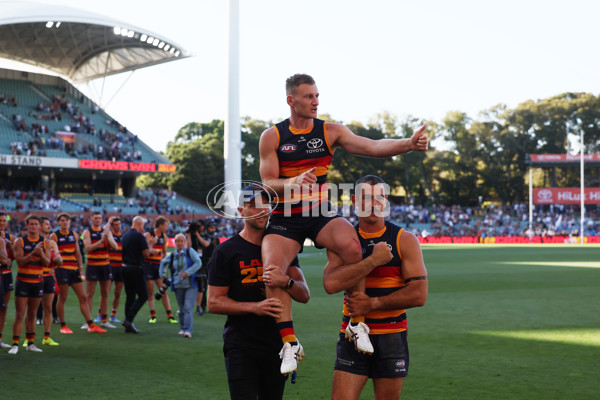 AFL 2025 Round 03 - Adelaide v North Melbourne - A-58237327