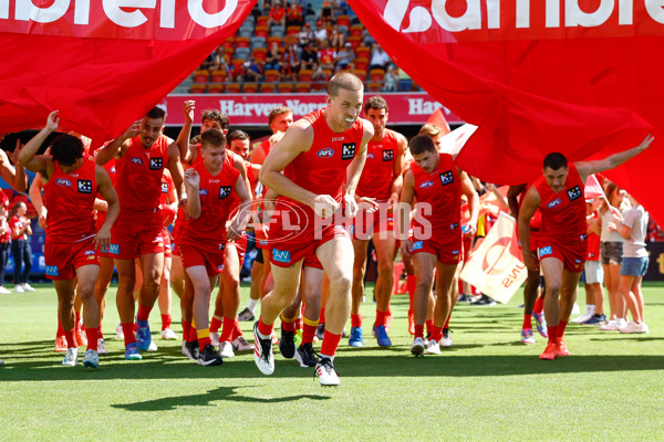 AFL 2025 Round 04 - Gold Coast v Adelaide - A-58360766