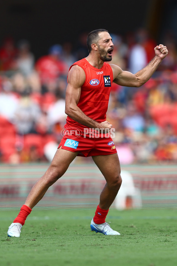 AFL 2025 Round 04 - Gold Coast v Adelaide - A-58360817