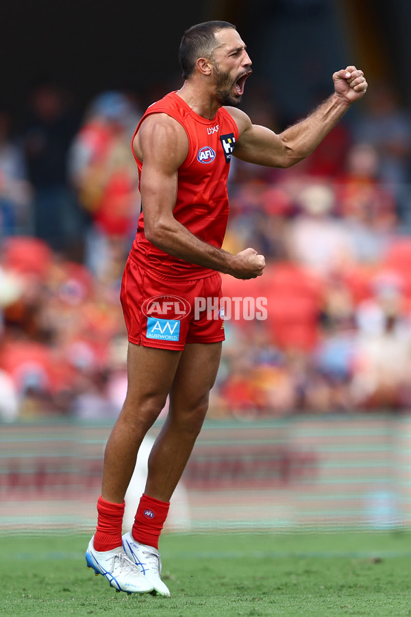AFL 2025 Round 04 - Gold Coast v Adelaide - A-58365277