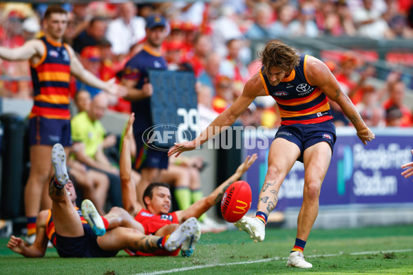 AFL 2025 Round 04 - Gold Coast v Adelaide - A-58365303
