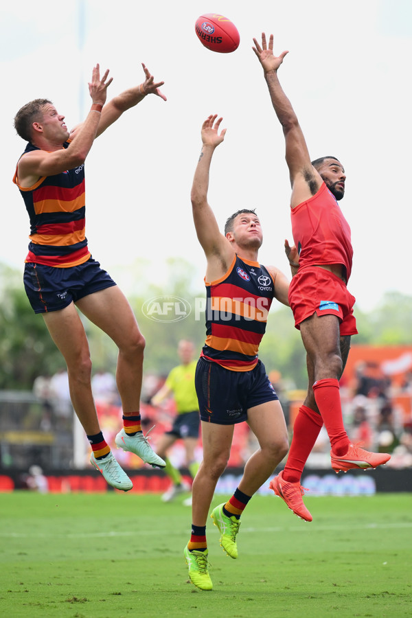 AFL 2025 Round 04 - Gold Coast v Adelaide - A-58365701