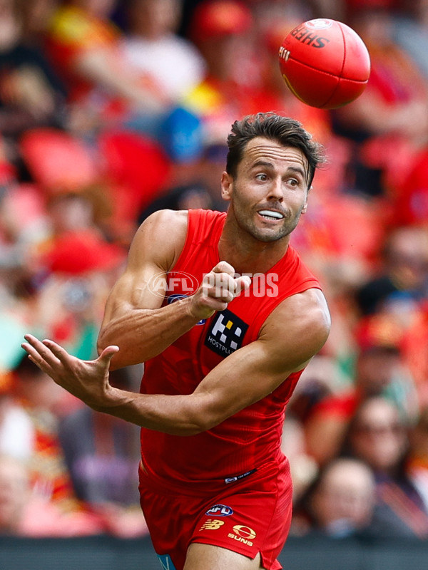 AFL 2025 Round 04 - Gold Coast v Adelaide - A-58365729