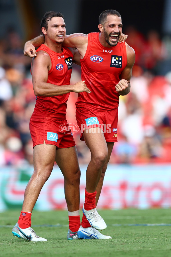 AFL 2025 Round 04 - Gold Coast v Adelaide - A-58368530