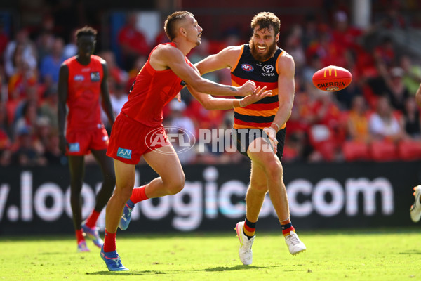 AFL 2025 Round 04 - Gold Coast v Adelaide - A-58370675