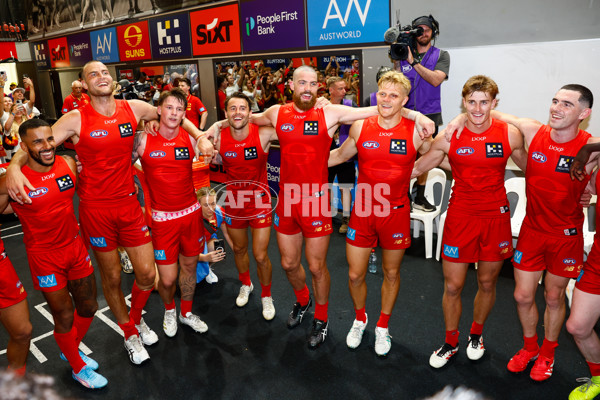 AFL 2025 Round 04 - Gold Coast v Adelaide - A-58371095