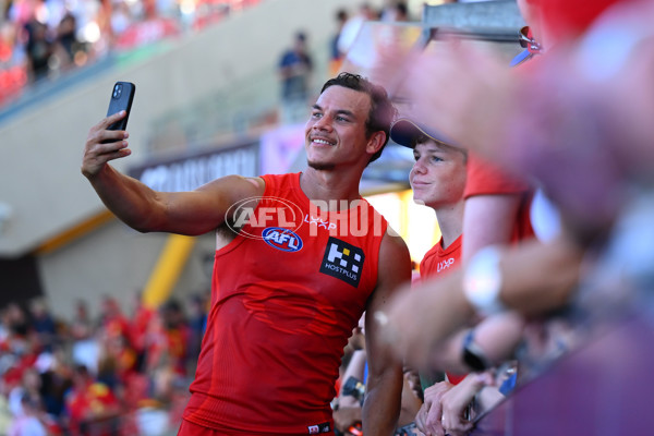 AFL 2025 Round 04 - Gold Coast v Adelaide - A-58371103