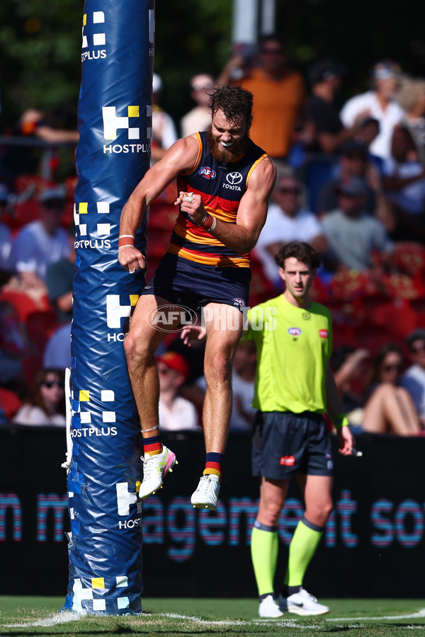 AFL 2025 Round 04 - Gold Coast v Adelaide - A-58373454