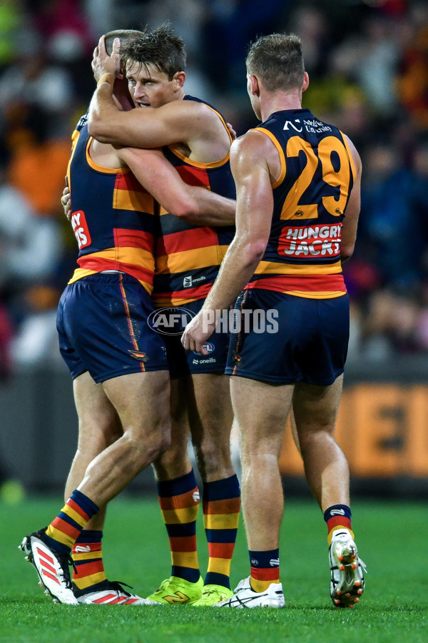 AFL 2025 Round 06 - Adelaide v GWS - A-58788971