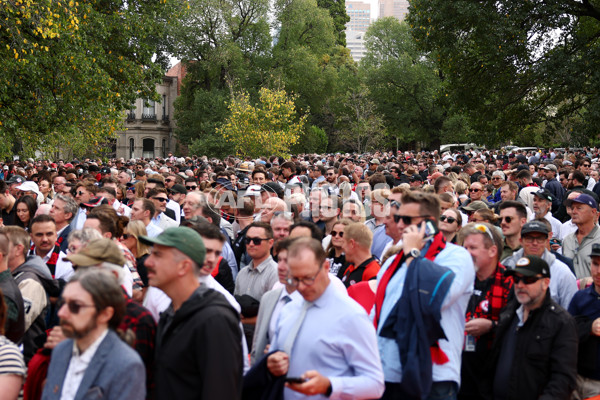 AFL 2025 Round 07 - Collingwood v Essendon - A-58940276