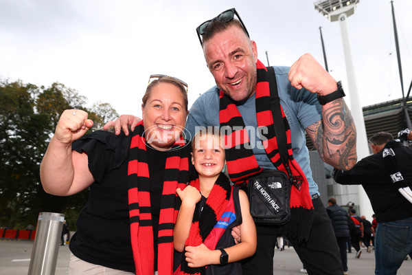 AFL 2025 Round 07 - Collingwood v Essendon - A-58940290
