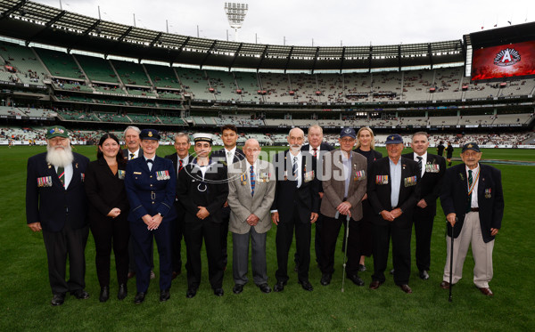AFL 2025 Round 07 - Collingwood v Essendon - A-58940328