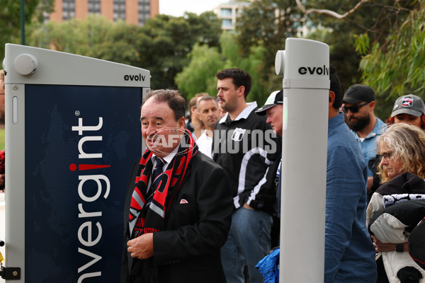 AFL 2025 Round 07 - Collingwood v Essendon - A-58940671