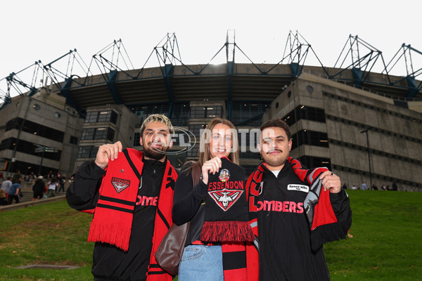 AFL 2025 Round 07 - Collingwood v Essendon - A-58940686