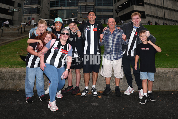 AFL 2025 Round 07 - Collingwood v Essendon - A-58940688