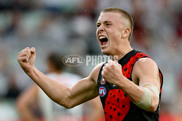 AFL 2025 Round 07 - Collingwood v Essendon - A-58946003
