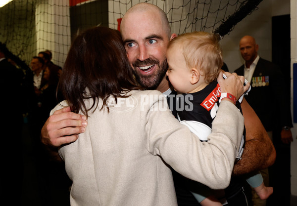 AFL 2025 Round 07 - Collingwood v Essendon - A-58948325