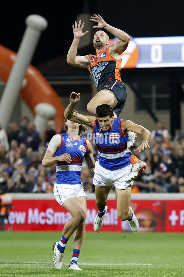 AFL 2025 Round 07 - GWS v Western Bulldogs - A-58990960