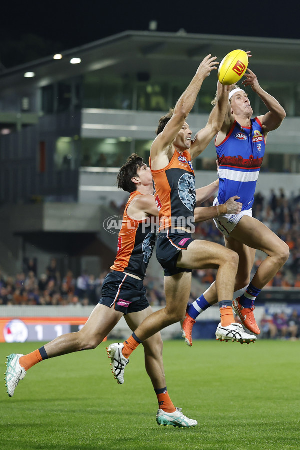 AFL 2025 Round 07 - GWS v Western Bulldogs - A-58992813