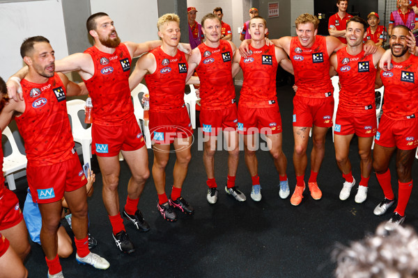 AFL 2025 Round 07 - Gold Coast v Sydney - A-59021611