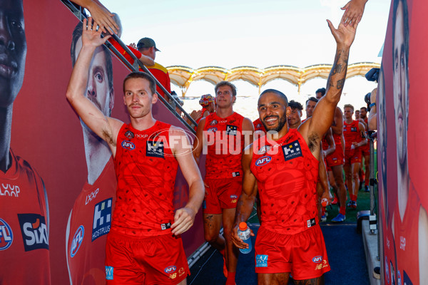 AFL 2025 Round 07 - Gold Coast v Sydney - A-59021617