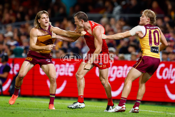 AFL 2025 Round 08 - Brisbane v Gold Coast - A-59219332